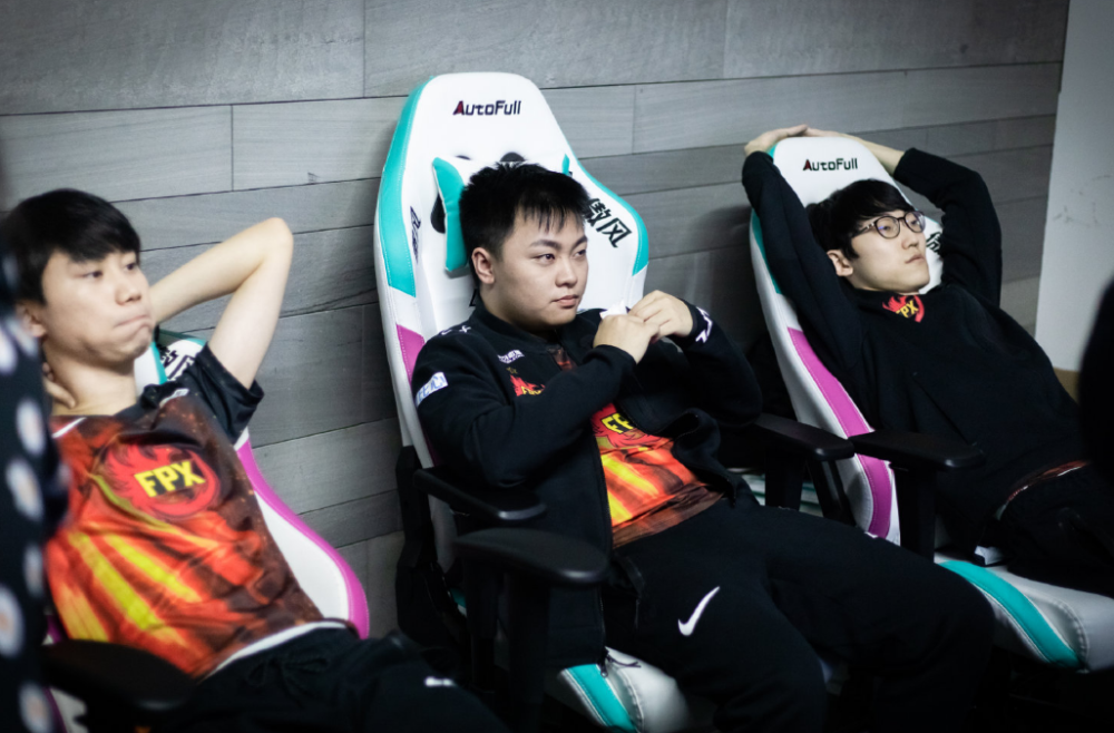 DRX横扫IG,Crisp开启传奇时刻峡谷大战小组赛,点燃全场激情 DRX横扫IG,Crisp开启传奇时刻峡谷大战小组赛,点燃全场激情