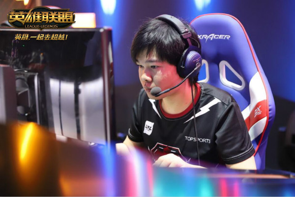 DRX血洗RNG，Tarzan极限生还后反打强强对话成都决赛之夜，锁定晋级资格的简单介绍