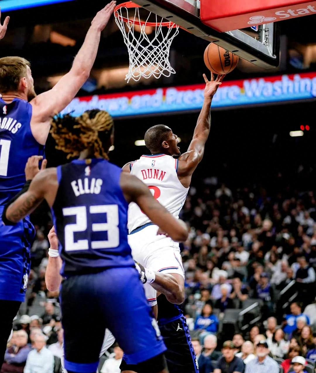 公牛力克76人，伦纳德带队取胜