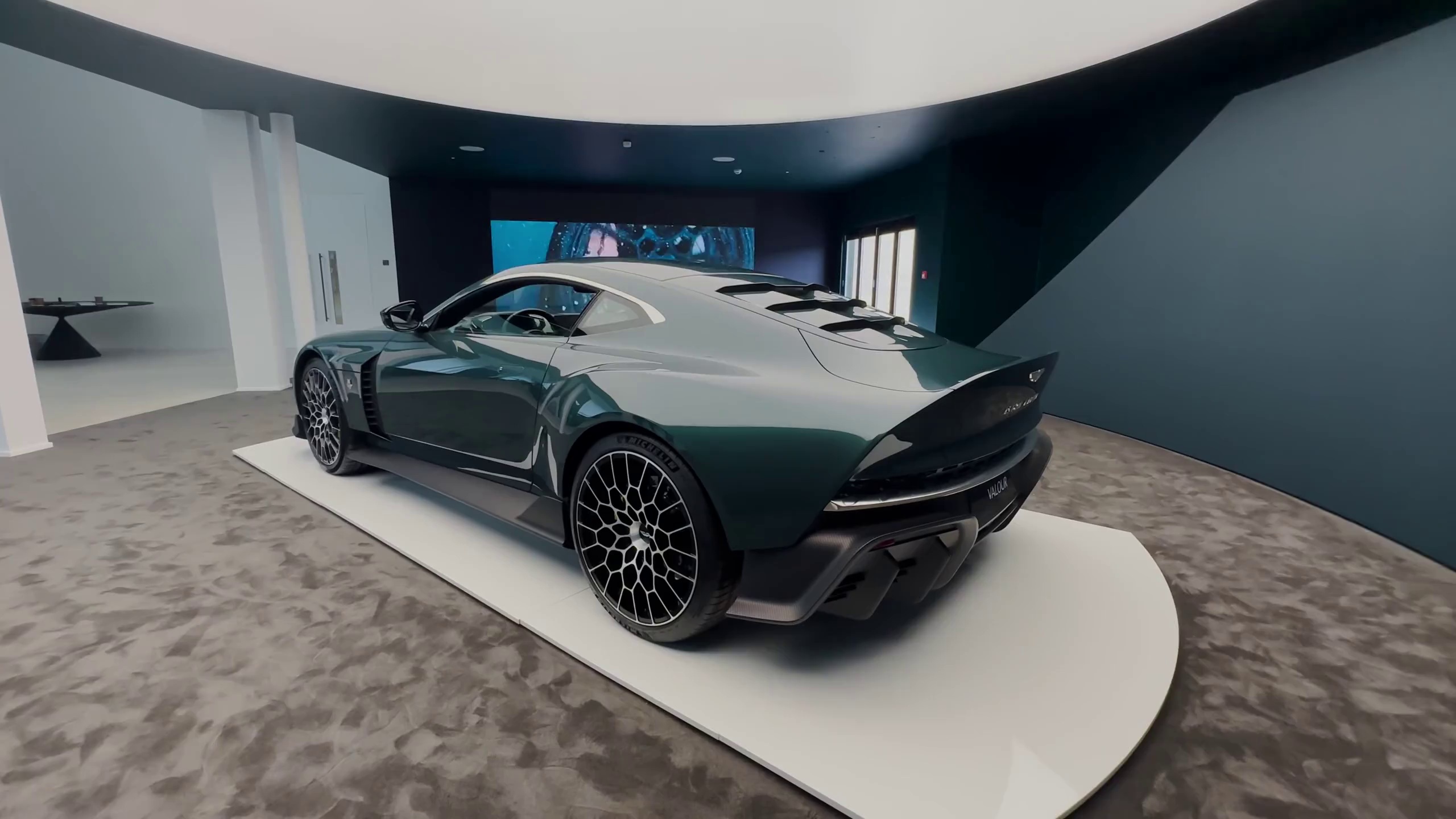 阿斯顿马丁绝杀红牛车队，勒克莱尔带队取胜