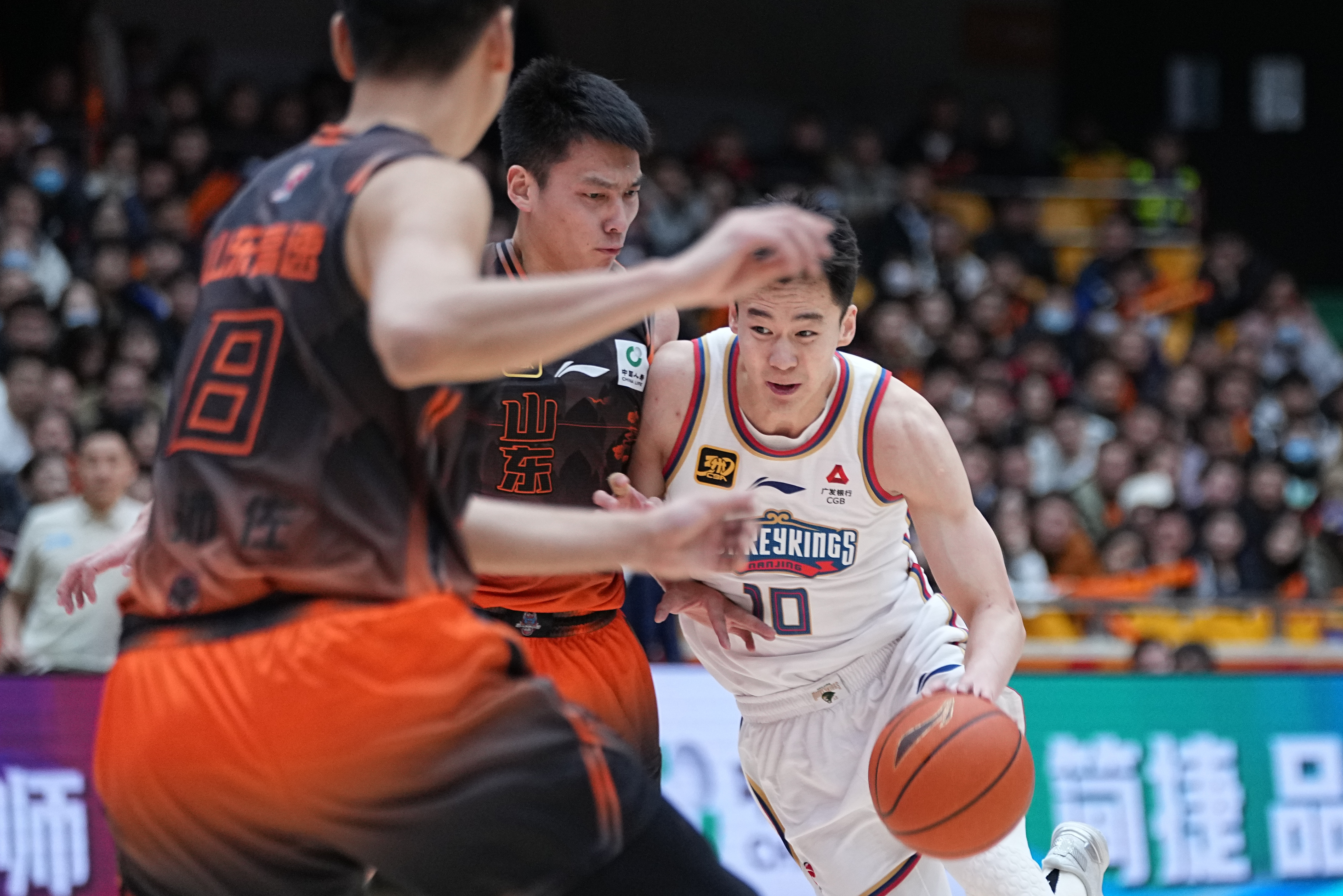 辽宁队力克山东队，西亚卡姆点燃赛场